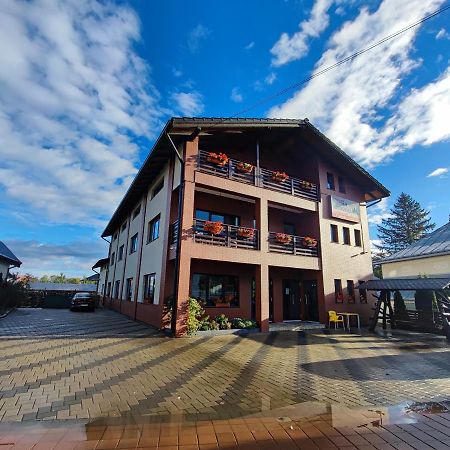 Enigma Bucovinei Otel Vicovu de Jos Dış mekan fotoğraf