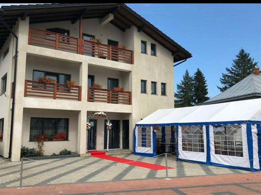 Enigma Bucovinei Otel Vicovu de Jos Dış mekan fotoğraf