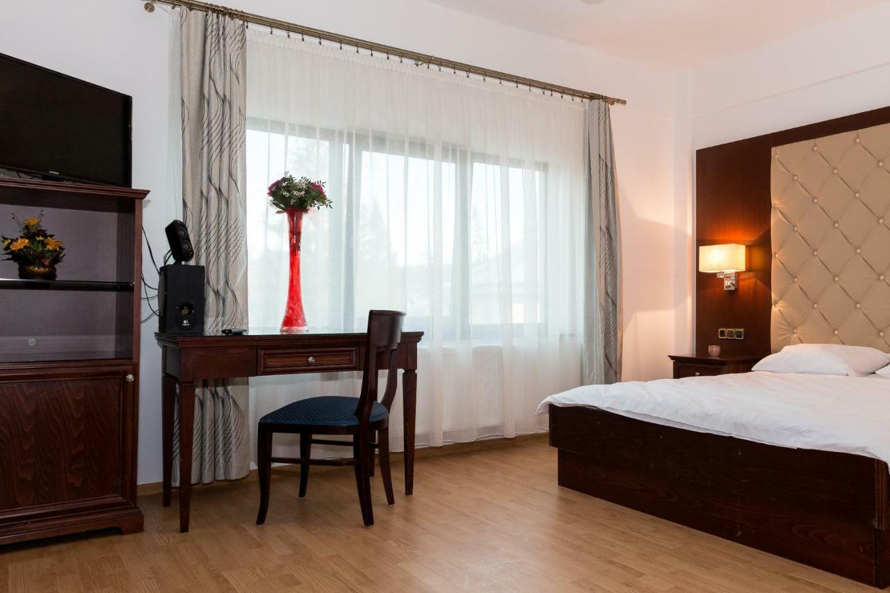 Enigma Bucovinei Otel Vicovu de Jos Dış mekan fotoğraf