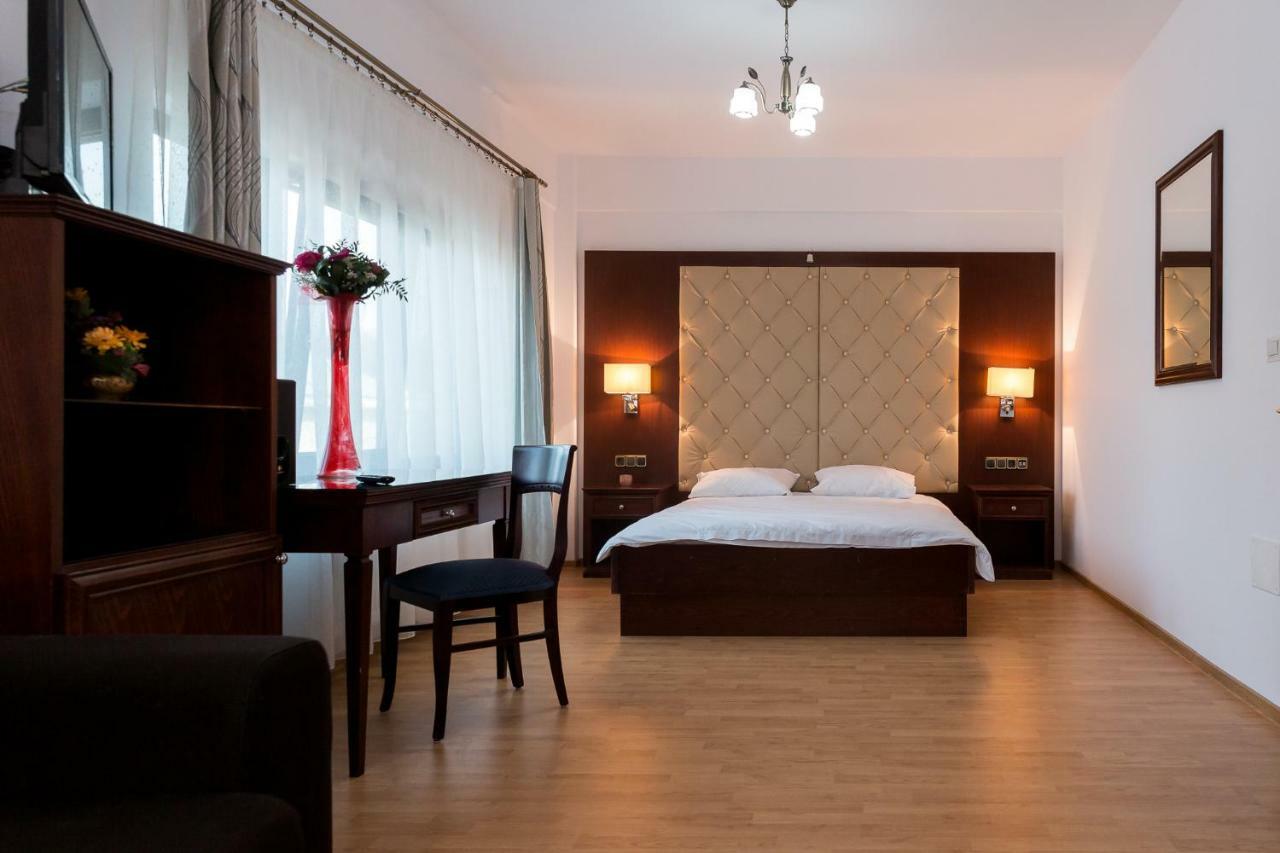 Enigma Bucovinei Otel Vicovu de Jos Dış mekan fotoğraf