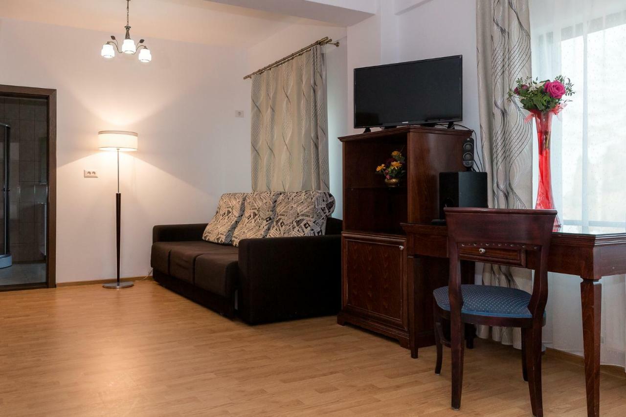 Enigma Bucovinei Otel Vicovu de Jos Dış mekan fotoğraf